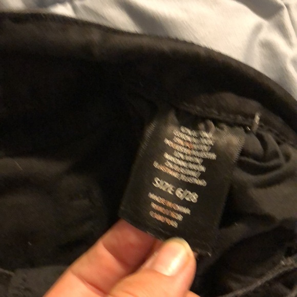 Tahari KELLY CLASSIC SKINNY BLACK JEANS WOMENS SIZE 6/28 GUC/NO TAG - Picture 3 of 6